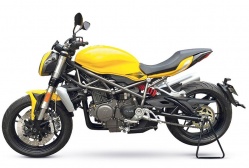 Le roadster de 750 cm3 tranche avec un design plus sobre