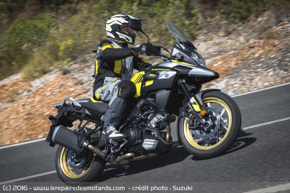 Trail Suzuki V-Strom 1000 XT sur route Trail Suzuki V-Strom 1000 XT sur route