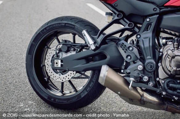Le bras oscillant rallongé de la 700 Tracer