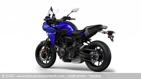 La vue arrière de la Yamaha 700 Tracer