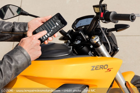 L'application mobile permettra de mettre à jour le logiciel de la moto, mais aussi d'en régler le niveau de performance L'application mobile permettra de mettre à jour le logiciel de la moto, mais aussi d'en régler le niveau de performance