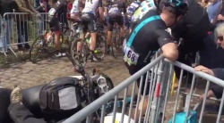 Paris-Roubaix : un cycliste percuté par un motard