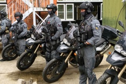 Londres : Des policiers à moto contre le terrorisme - crédit photo : DR