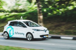 Les taxis autonomes roulent à Singapour - crédit photo : nuTonomy