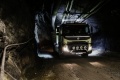 Un camion autonome descendre à mine