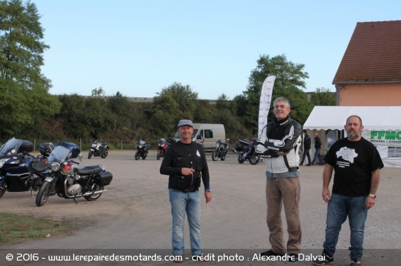 Le relais au bord de la RN7 avec Bernard, Philippe et Eric