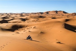 Paolo Ceci dans les dunes lors de l'étape 2