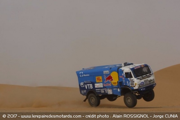 Andrey Kargimov s'envole sur les dunes