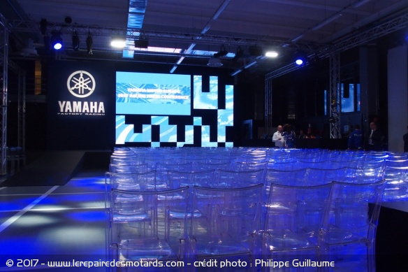 Ambiance du mag : installation pour la conférence de presse Yamaha Racing