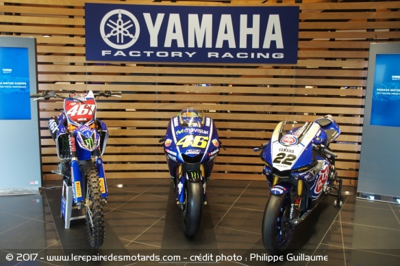 Ambiance du mag : entrée du QG Yamaha Racing