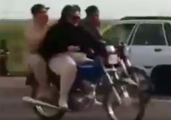 Iran : 2 femmes arrêtées pour avoir fait de la moto
