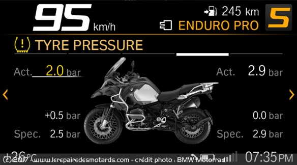 L'écran permet d'obtenir des informations supplémentaires sur la moto