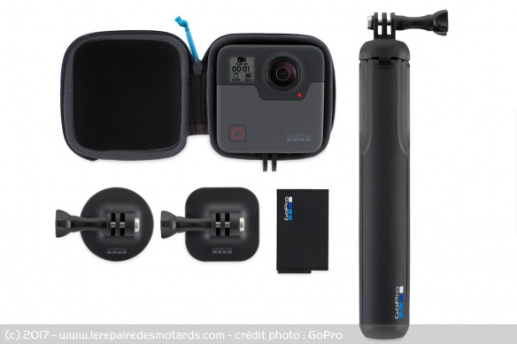 La caméra est compatible avec la pluspart des supports de fixation GoPro La caméra est compatible avec la pluspart des supports de fixation GoPro