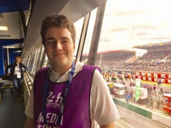 La chasuble violette, la classe non ?