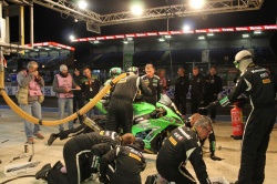 Un arrêt aux stand chez SRC Kawasaki