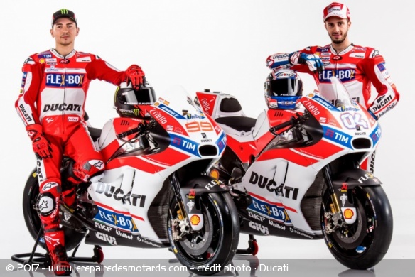 Lorenzo et Dovision avec leur Desmosedici GP17