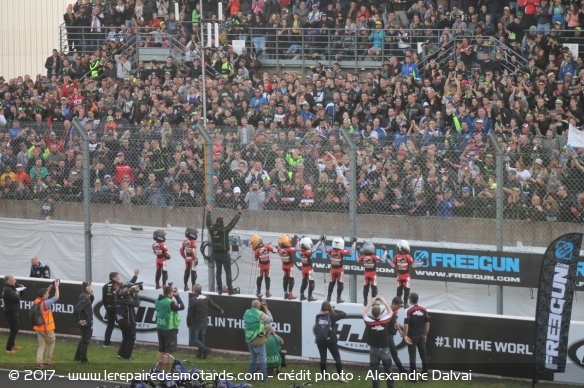 Quand la Zarcomania s'empare du Mans, jusque dans les tribunes !