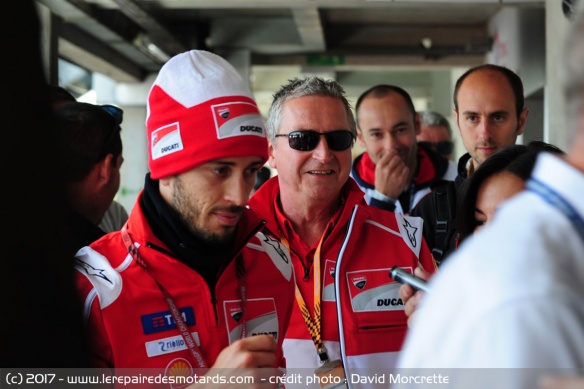 Visite de pilote Andrea Dovizioso en loge Ducati