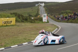 Tourist Trophy : record des Birchall en Sidecar - crédit photo : IOMTT