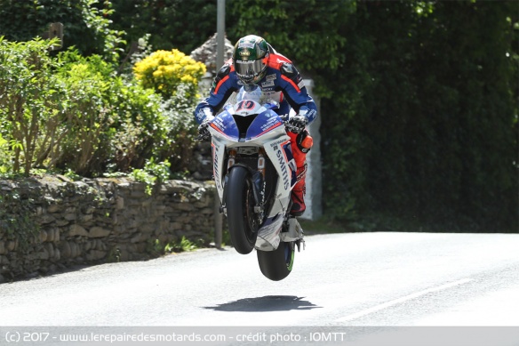 Peter Hickman prend la 2e place en Superbike