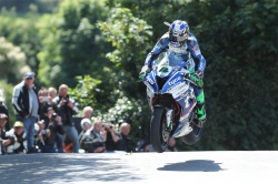 Tourist Trophy : Hutchinson remporte le RST Superbike