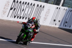 Sykes fait tomber le record dès la FP1