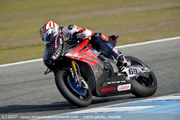 Blessé au genou, Nicky Hayden a tout de même bouclé 67 tours mercredi