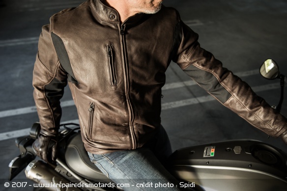 Blouson cuir Spidi Thunderbird porté