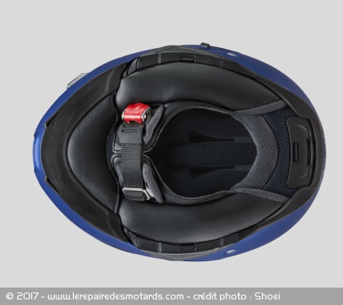 Le casque modulable Shoei Neotec 2, vu de l'intérieur