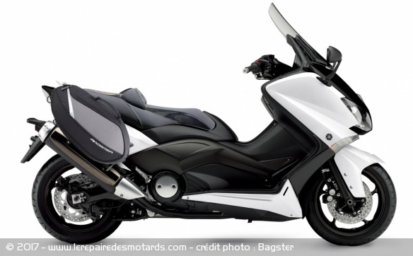 Sacoches Bagster Escape montées sur Yamaha T-Max