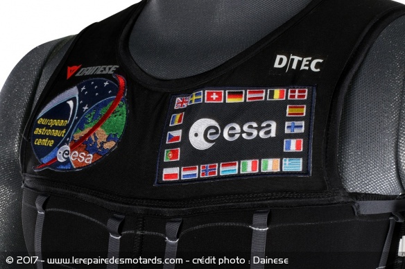 La combinaison dainese en gros plan