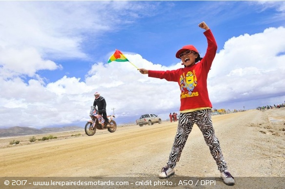 Même les plus jeunes suivent le Dakar