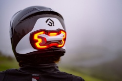 Brake Free : le feu stop autonome de casque