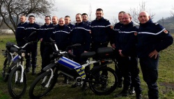Les gendarmes d'Issoire en cyclo électrique - crédit photo : eTricks