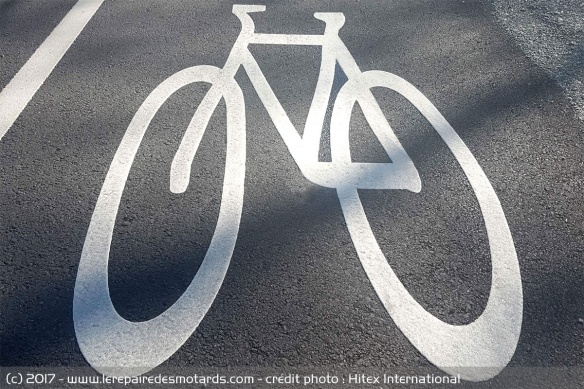 Exemple de marquage HiFlex pour les pistes cyclables Exemple de marquage HiFlex pour les pistes cyclables