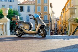 Nice opte pour les scooters électrique