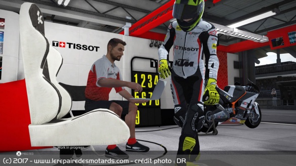 La combinaison du pilote garde les séquelles de vos chutes lors des retours aux stands La combinaison du pilote garde les séquelles de vos chutes lors des retours aux stands