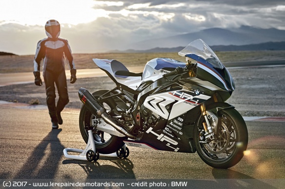 Pilote en BMW HP4 Race