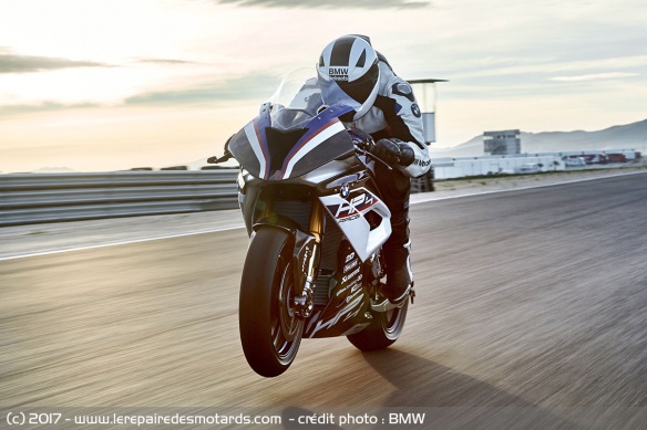BMW HP4 Race sur piste