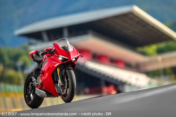 Ducati Panigale V4 sur circuit