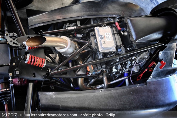 Le moteur de la RSV4 a subi quelques modifications