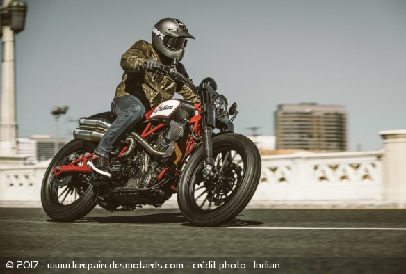 Indian Scout FTR 1200 Custom en action