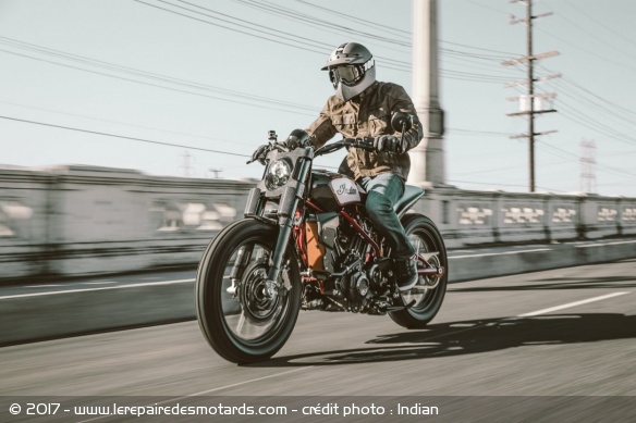 Indian Scout FTR 1200 Custom sur route