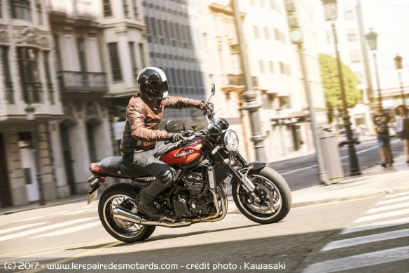 Kawasaki Z900RS en ville