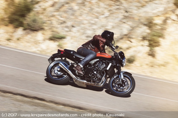 Kawasaki Z900RS sur route