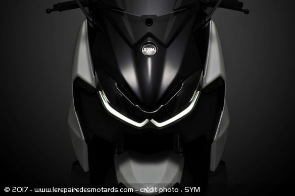 SYM Maxsym TL, feux à LEDs