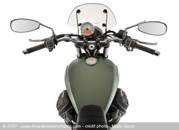Moto Guzzi V9 Roamer et sa bulle