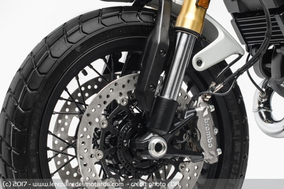 Pneu Pirelli et freinage Brembo sur Ducati Scrambler 1100 Special