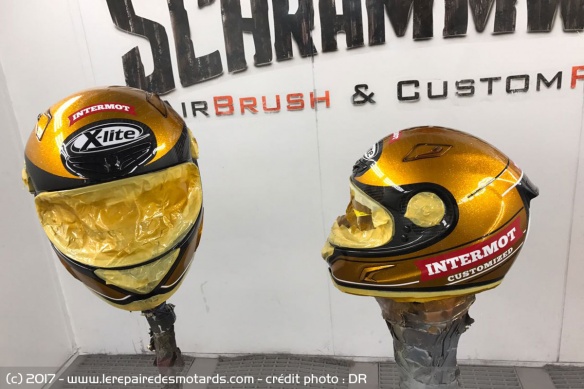 Danny Schramm a également réalisé deux casques assortis