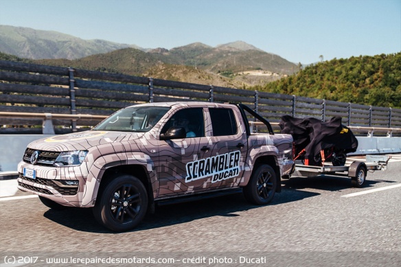 Les 2 nouveaux scramblers sur la route de Biarritz